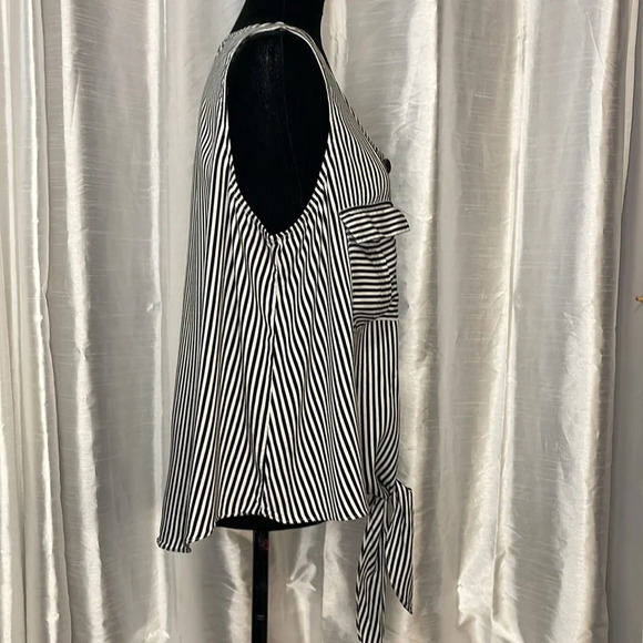 a.n.a Women’s XXL Black White Striped Sleeveless Button Down Tie Front Blouse - Picture 3 of 8